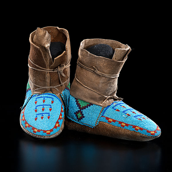 Assiniboine Beaded Hightop Moccasins 1610b5