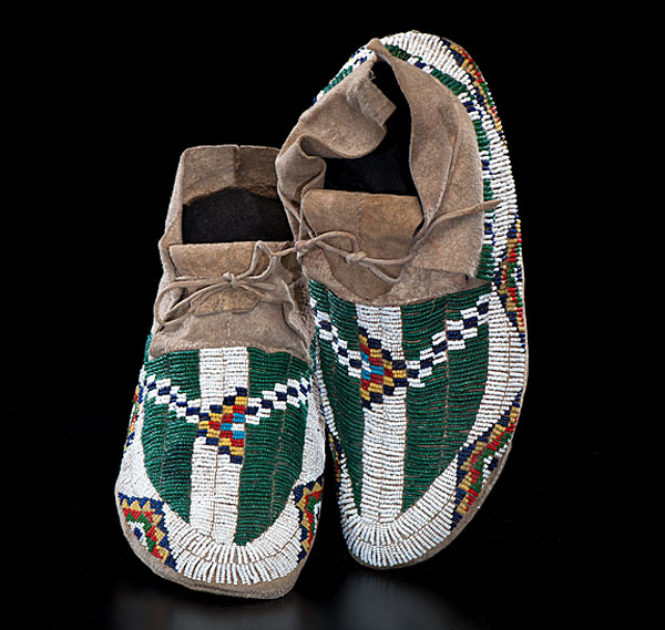 Sioux Beaded Hide Moccasins sinew sewn 1610c1