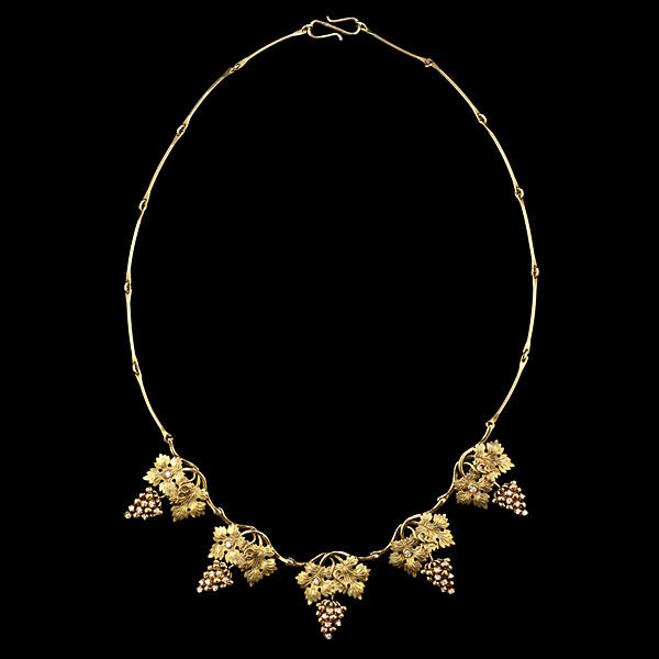 Delicate Grape Vine Pearl and Gold 161198