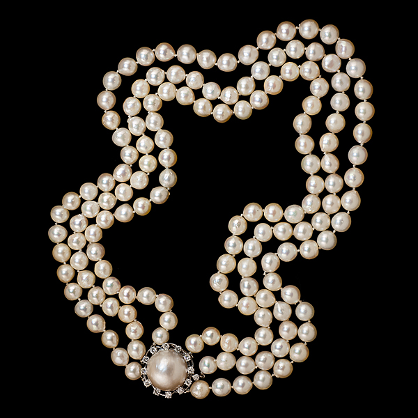 Triple Strand of Cream Semi Baroque 16119b