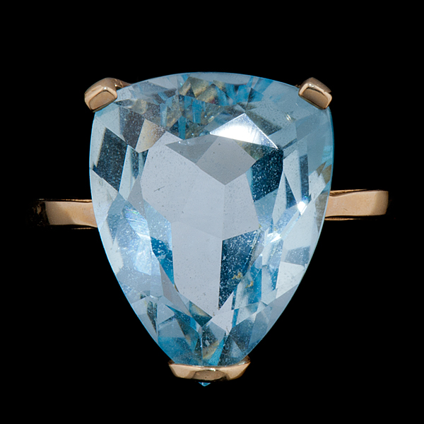 Ladies Blue Topaz Ring A 14K yellow 1611a1