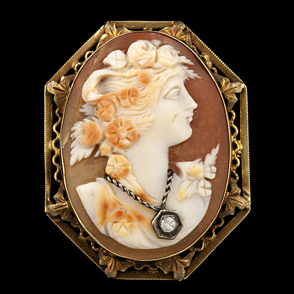 Antique Cameo Brooch/Pendant with Diamond