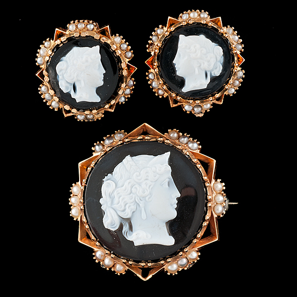 Cameo Suite with Jet and Seed Pearls 161217