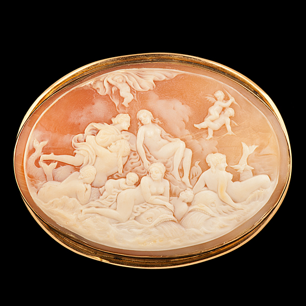 Large Scene Cameo A uniquely carved