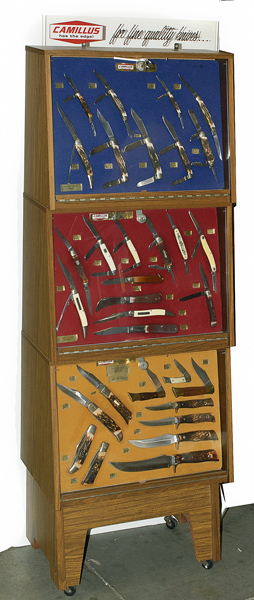 Camillus Store Knife Display Ca 161388