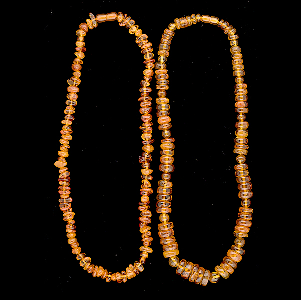 Amber Bead Set A duo of amber bead 1613d4