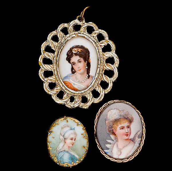 Painted Portraits on Porcelain 161409