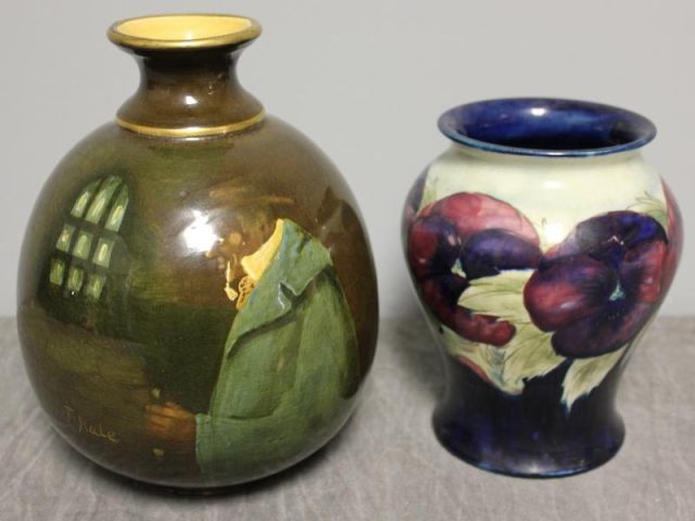 Moorcroft Vase with an English 161540