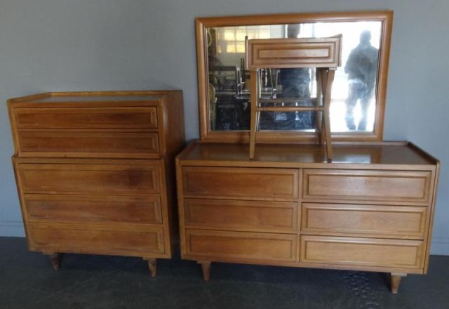 Midcentury 4 Piece Bedroom Set Includes 161575