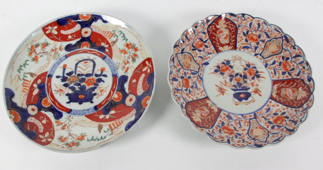 A Japanese Imari plate with scalloped 161665