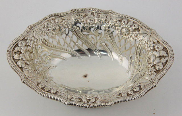 A silver oval bon bon dish London 1616e7