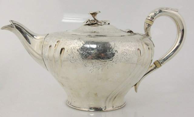 A Victorian silver teapot marks 1616e8