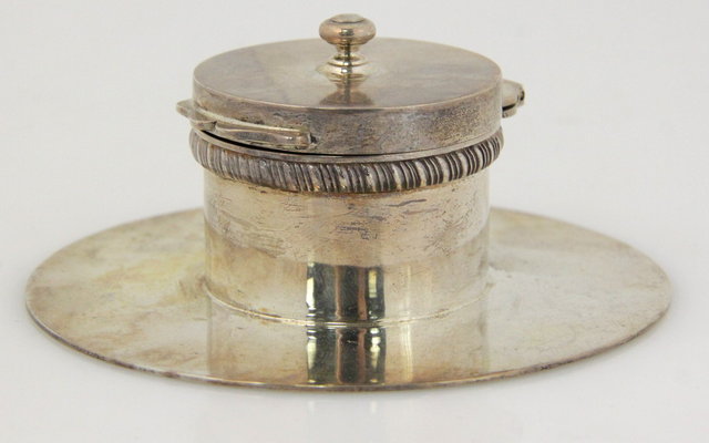 A silver inkwell Goldsmiths & Silversmiths