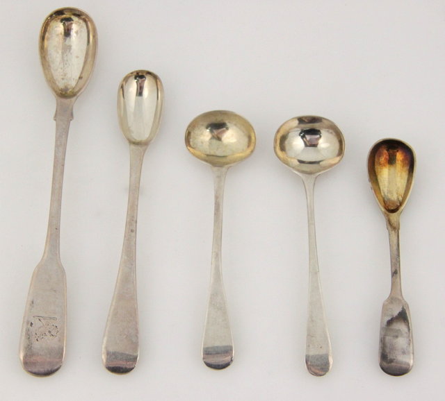 Three silver salt spoons and two mustard