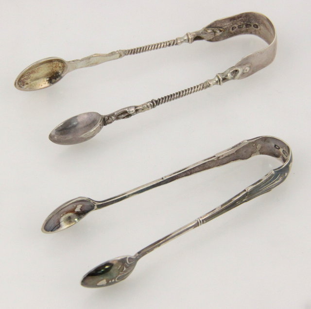 A pair of silver sugar tongs with spiral