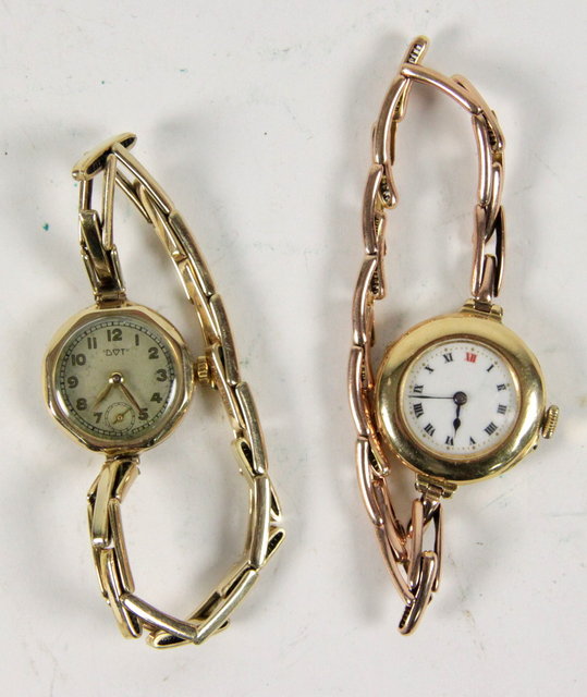 A ladys 18ct gold cased wristwatch
