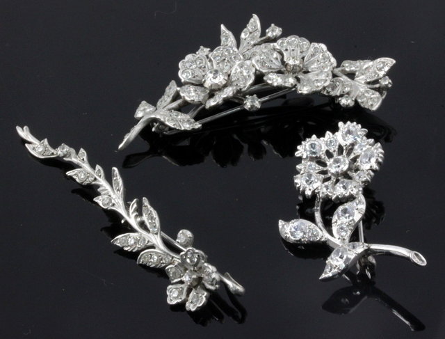 A paste set flower spray brooch