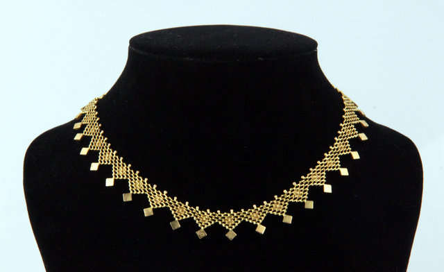 An 18ct gold fringe necklace the