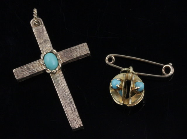 A 9ct gold cross of textured form