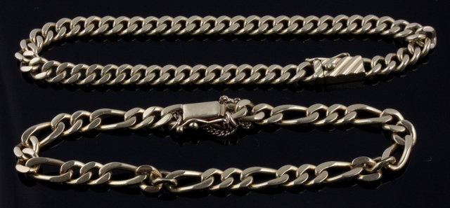 An 18ct gold bracelet of flattened 1617dc