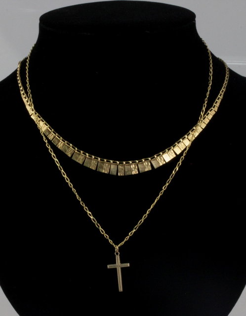 A 9ct gold fringe necklace of graduated
