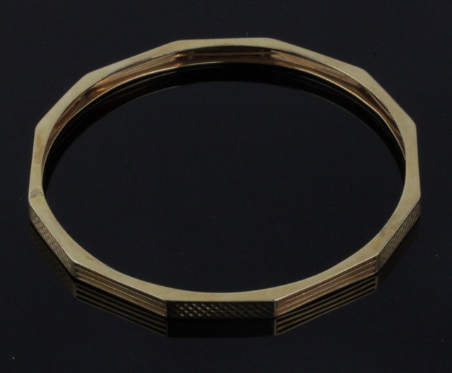 A 9ct gold bangle approximately