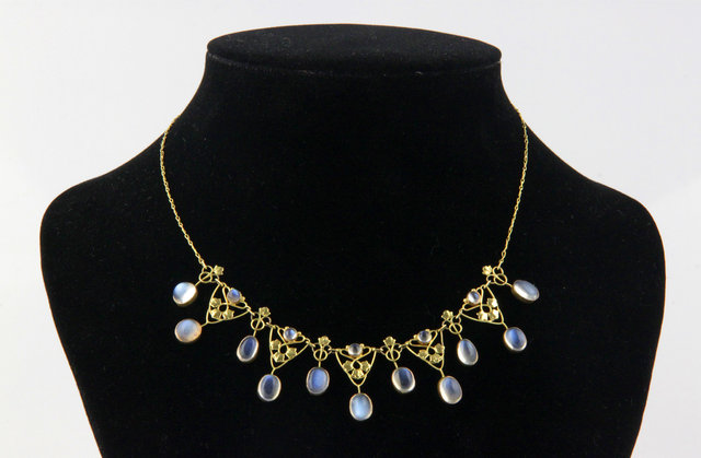 A moonstone set fringe necklet 1617f8