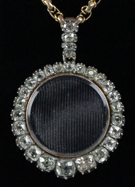 A pendant with border of diamonds