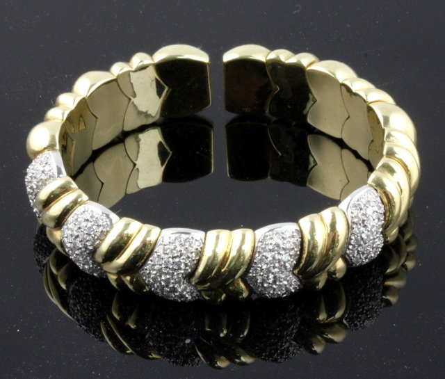 A two colour 18ct gold bangle of 161803