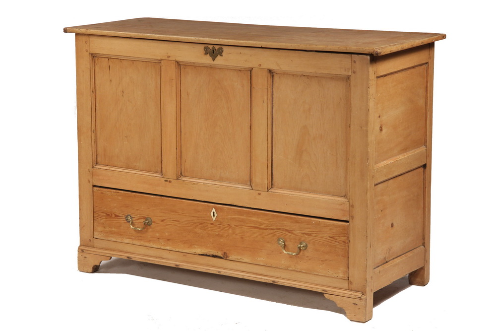 FRENCH PINE BLANKET CHEST - 19th