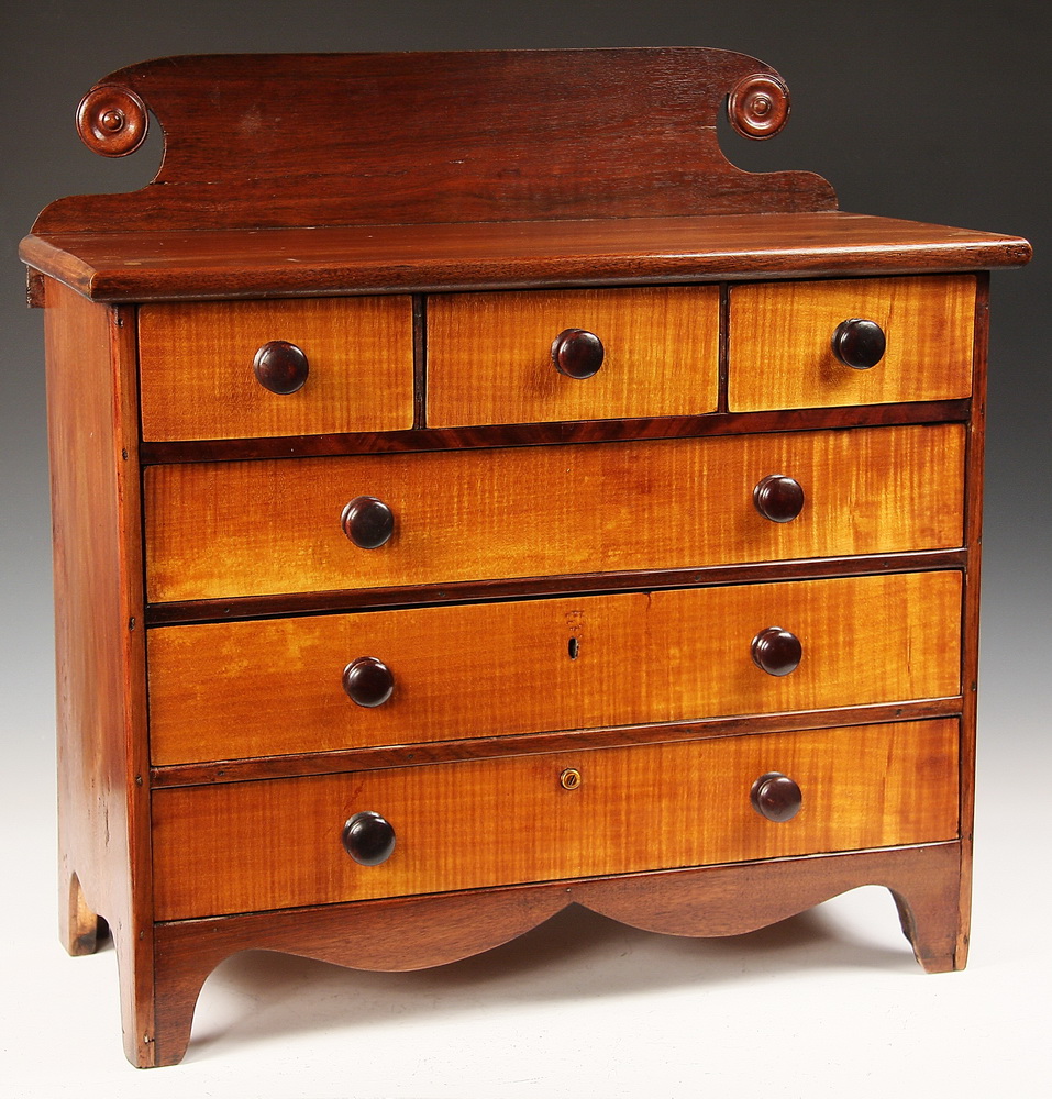 FEDERAL MINIATURE CHEST Unusual 161826