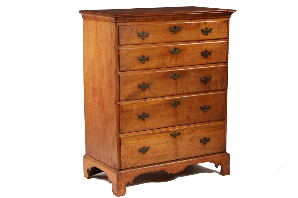 CHEST OF DRAWERS - New England