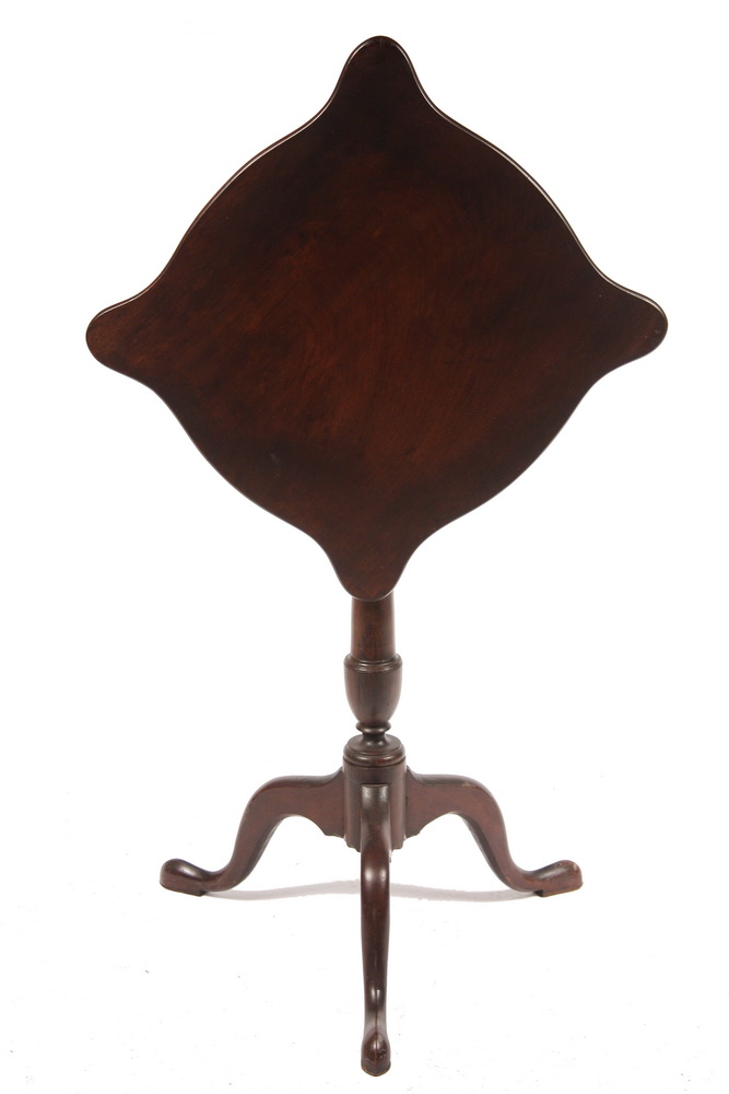 VERY FINE MASSACHUSETTS CANDLESTAND