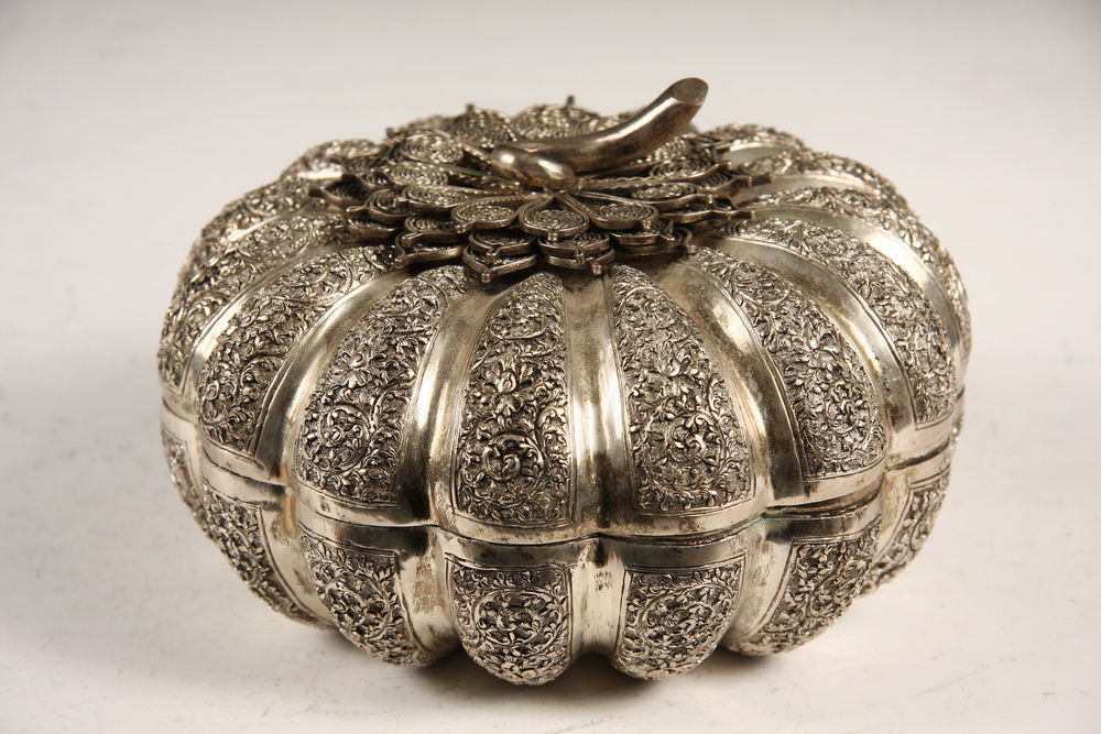 PERSIAN SILVER MELON FORM BOX  1618ea