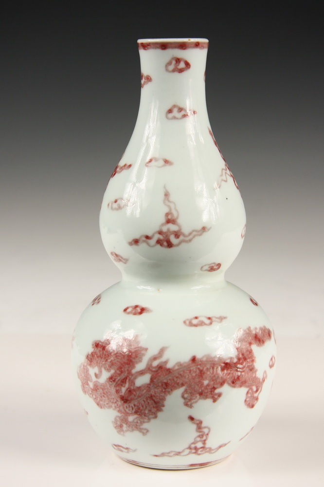 CHINESE EXPORT VASE - Rare Red