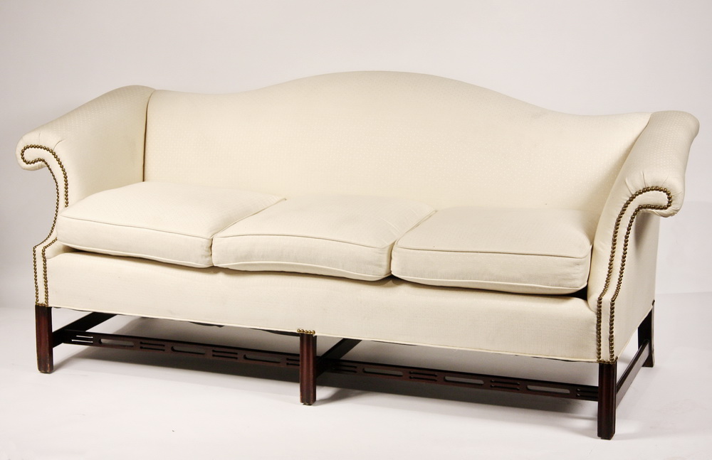 CHIPPENDALE STYLE SOFA 20th c 161911