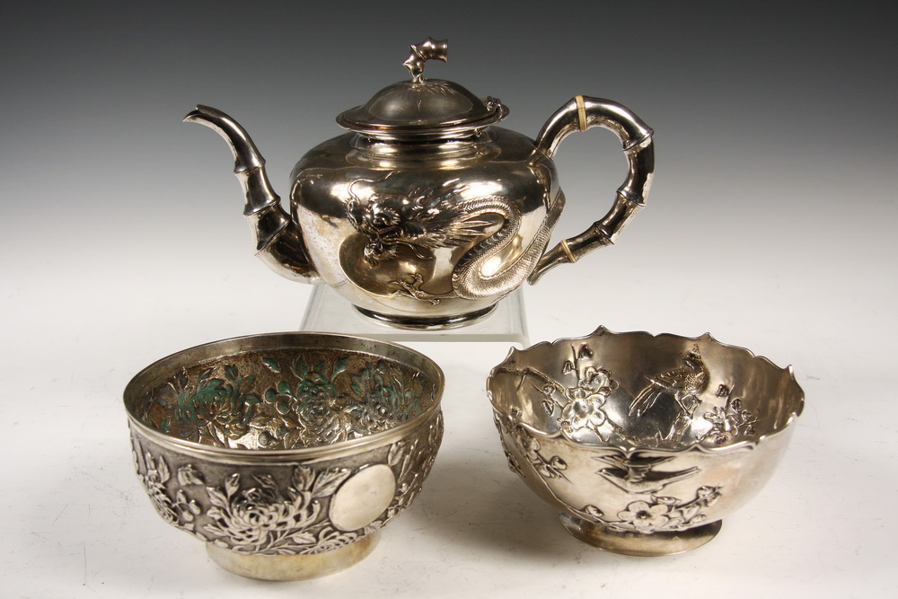 CHINESE SILVER TEAPOT 2 BOWLS 16194c