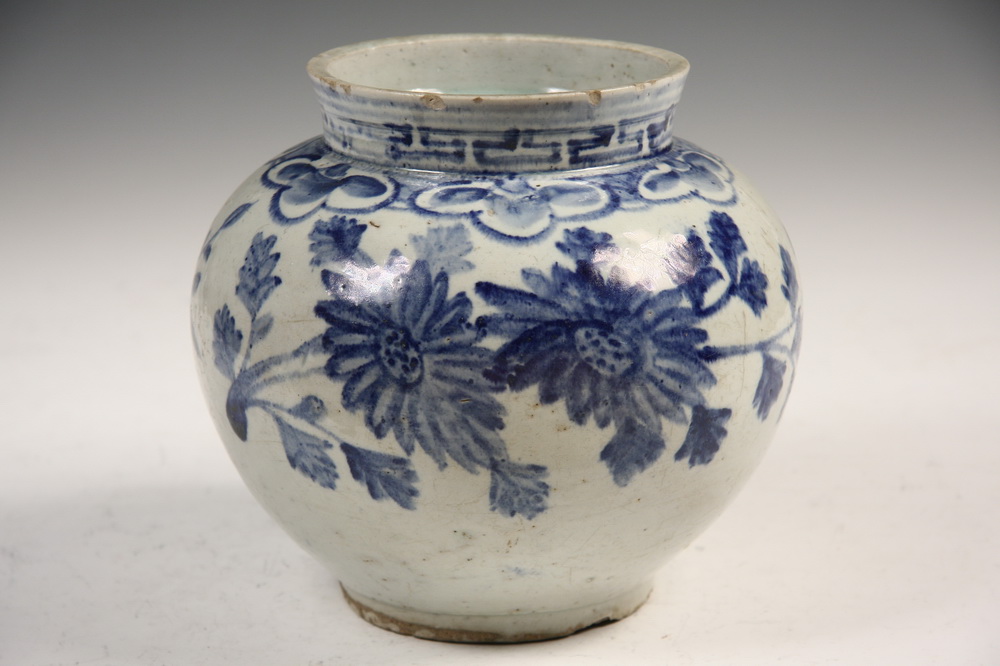 KOREAN VASE - Korean 18th/19th