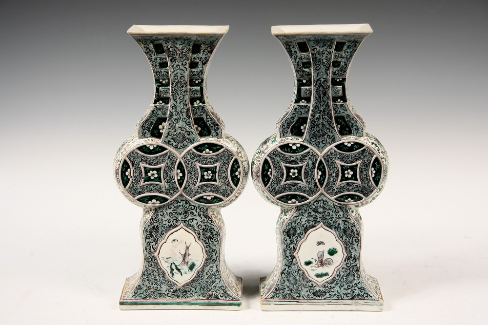 PAIR FAMILLE VERTE VASES 19th 161958