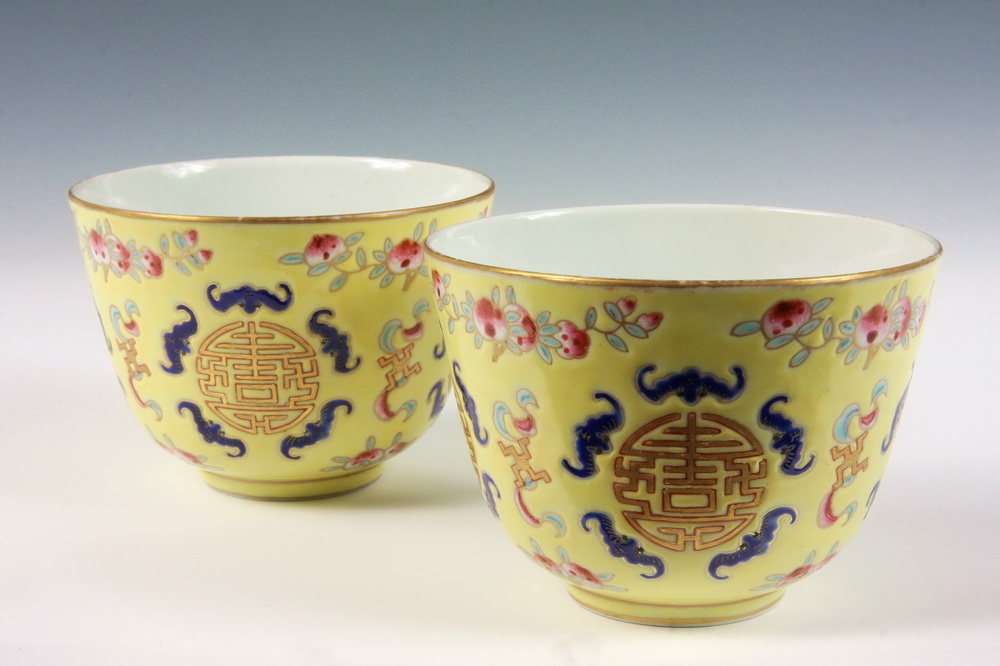 PAIR CHINESE PORCELAIN CUPS Chinese 161970