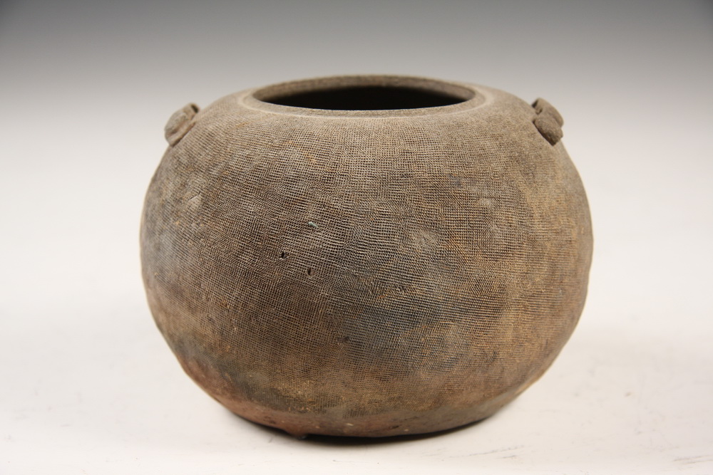 EARLY CHINESE CLAY POT Early 16196f