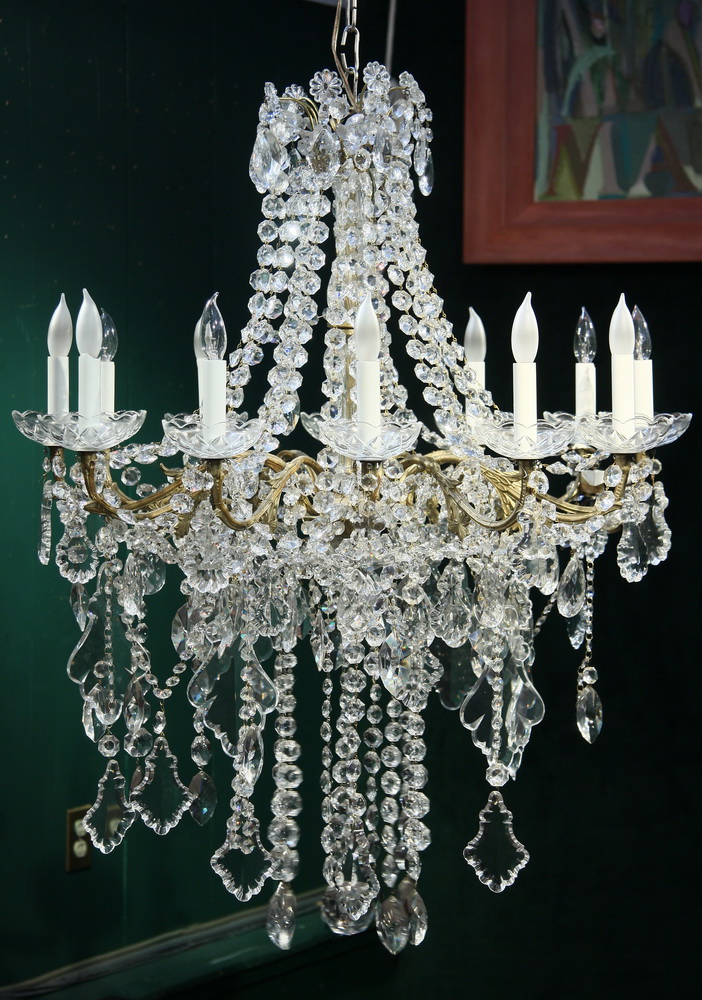 CRYSTAL CHANDELIER Late 20th 1619c0