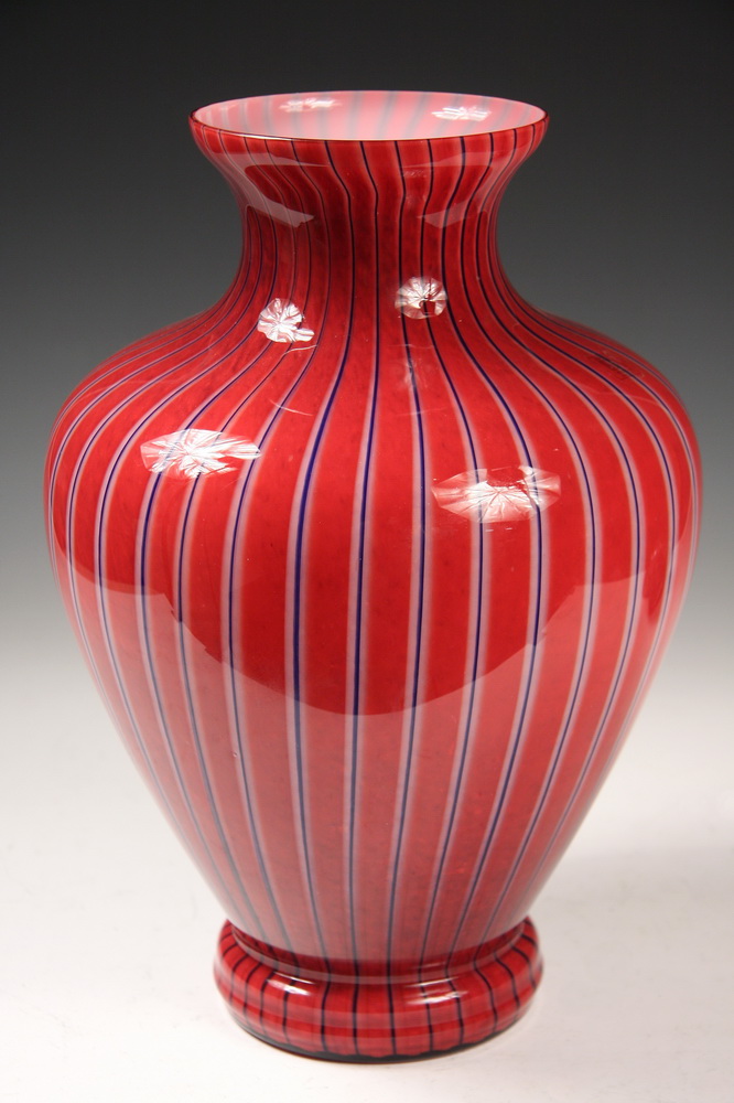 ART GLASS VASE - Large Red White