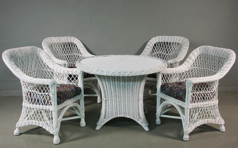 WICKER TABLE & (4) ARMCHAIRS -
