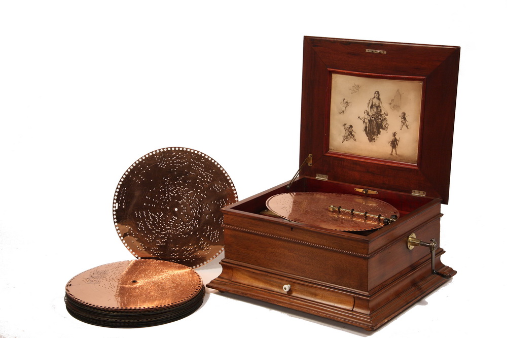 REGINA DISC MUSIC BOX - Mahogany Cased