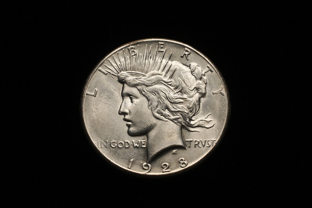 COIN - (1) Peace Dollar 1928 choice.