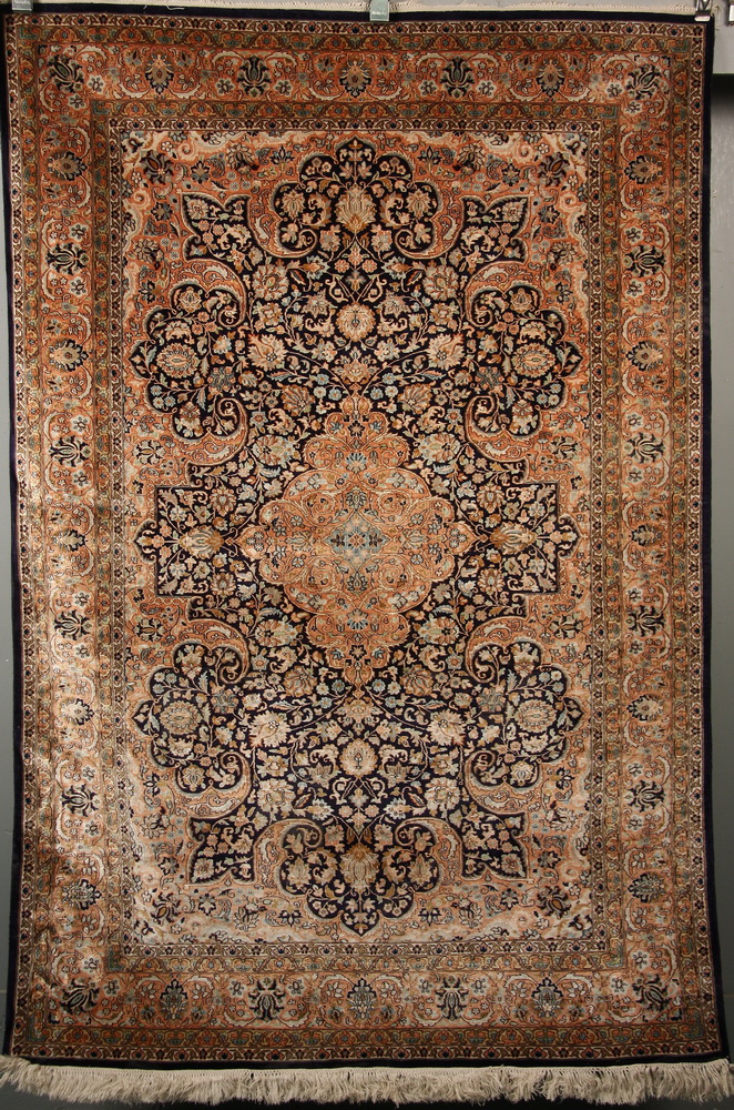 SILK RUG 4 1 x 6 Mid 20th 161b32