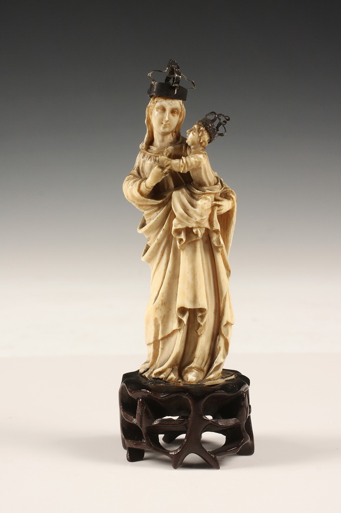 IVORY MINIATURE - Finely Carved Ivory