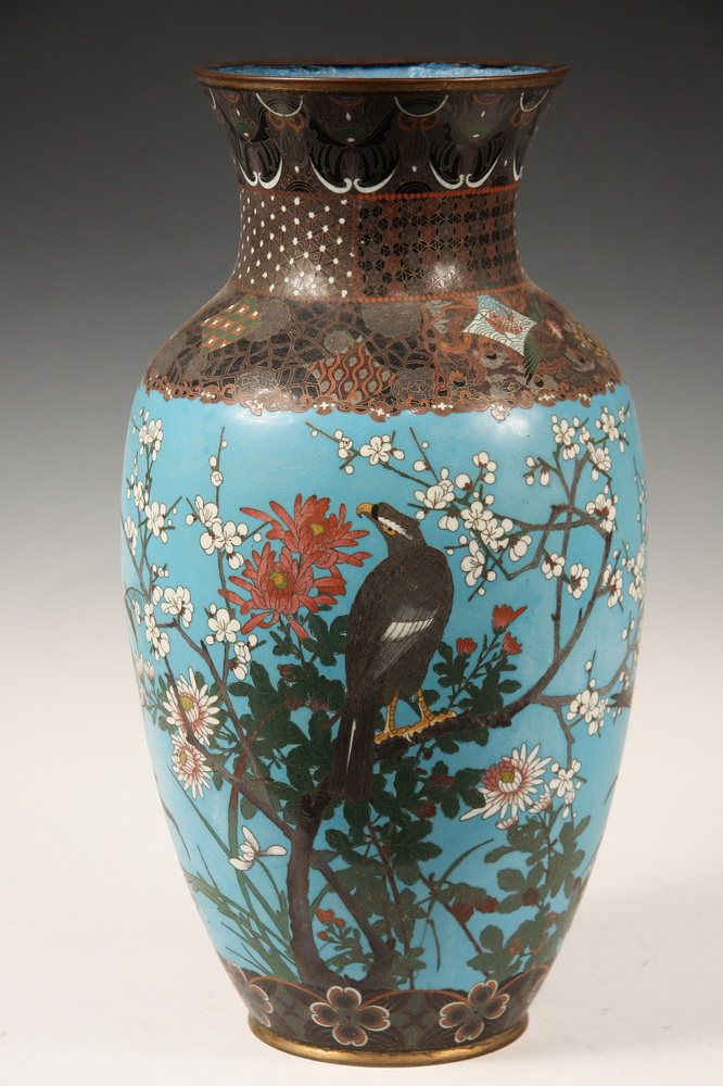 LARGE JAPANESE CLOISONNE VASE  161c01