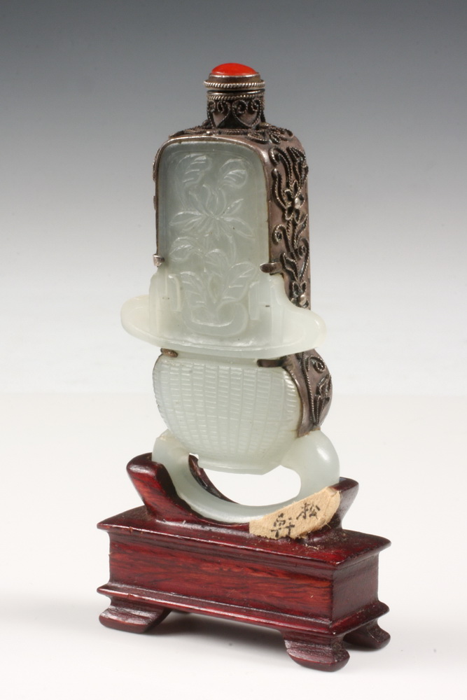 JADE SILVER SNUFF BOTTLE 19th 161c4a